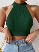 Top halter corto de mujer con cuello alto y textura acanalada