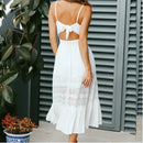Vestido midi blanco con encaje, botones y tirantes finos