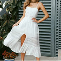 Vestido midi blanco con encaje, botones y tirantes finos