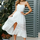 Vestido midi blanco con encaje, botones y tirantes finos