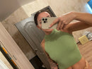 Top halter corto de mujer con cuello alto y textura acanalada