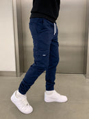 Pantalón cargo de hombre con bolsillos profundos
