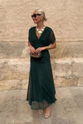 Vestido largo de mujer con escote en V y cintura plisada