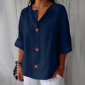 Camisa de mujer con escote en V y botones de madera