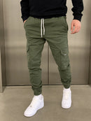 Pantalón cargo de hombre con bolsillos profundos