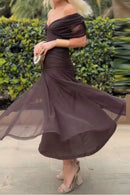 Vestido largo de mujer con escote en V y cintura plisada