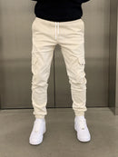 Pantalón cargo de hombre con bolsillos profundos