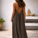 Vestido largo de playa con tirantes ajustables y bolsillos