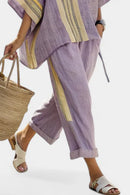 Conjunto de mujer con blusa y pantalón a rayas