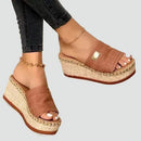 Sandalias de cuña para mujer con detalle trenzado