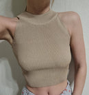Top halter corto de mujer con cuello alto y textura acanalada