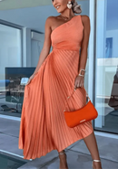 Vestido largo plisado de fiesta con un hombro descubierto